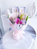 L02 - Chillotte Lily Bouquet