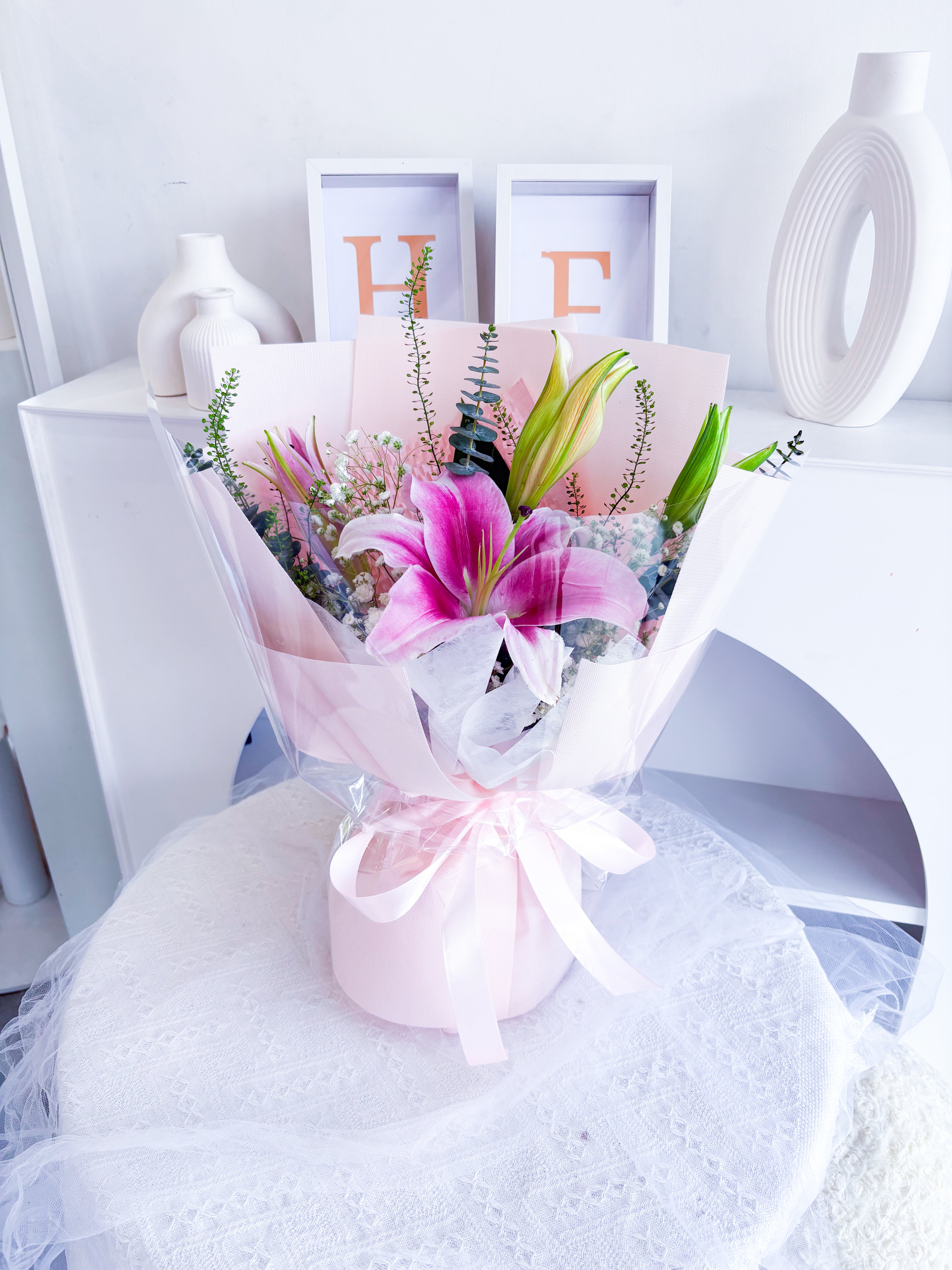 L02 - Chillotte Lily Bouquet