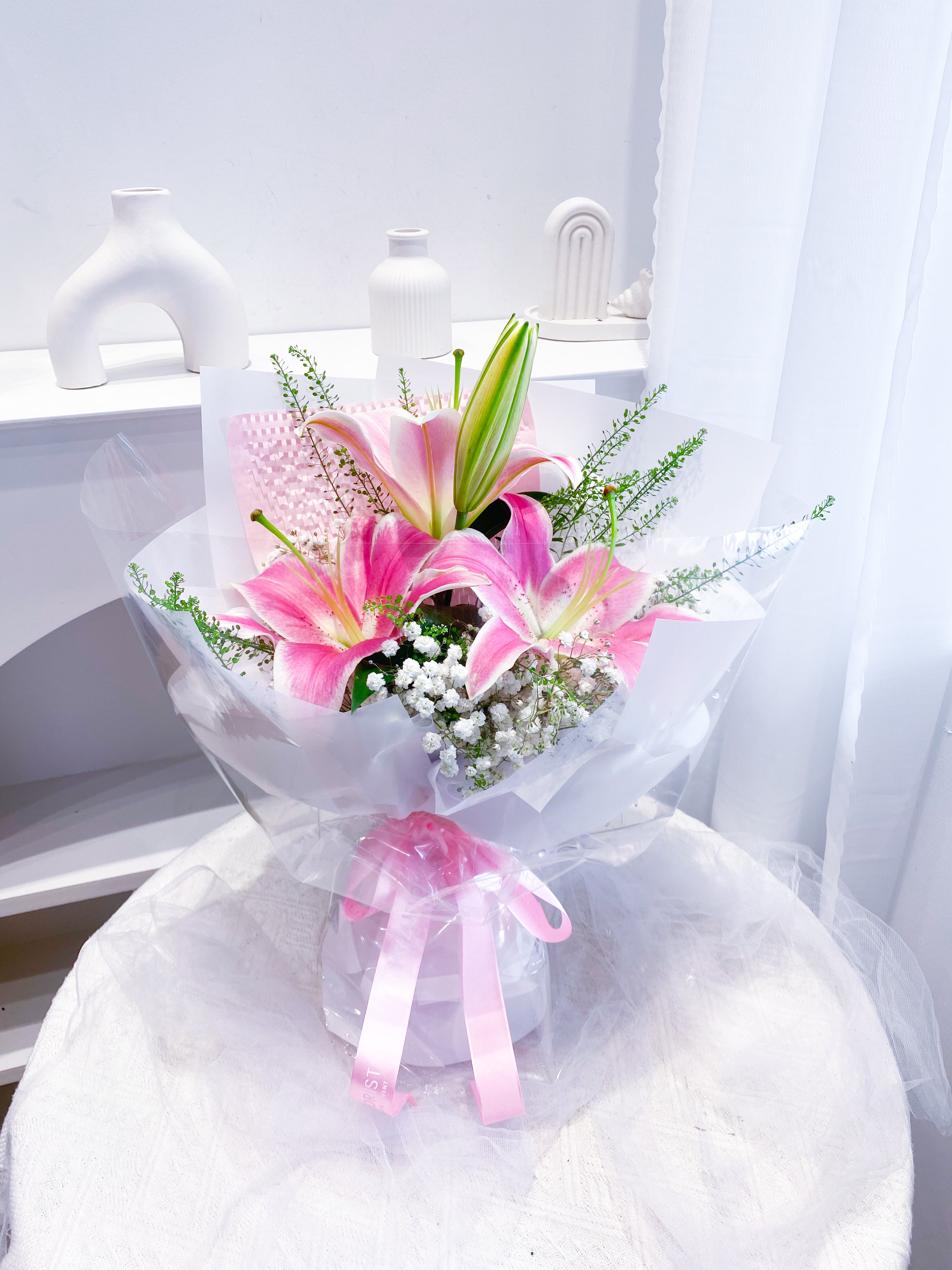 L02 - Chillotte Lily Bouquet