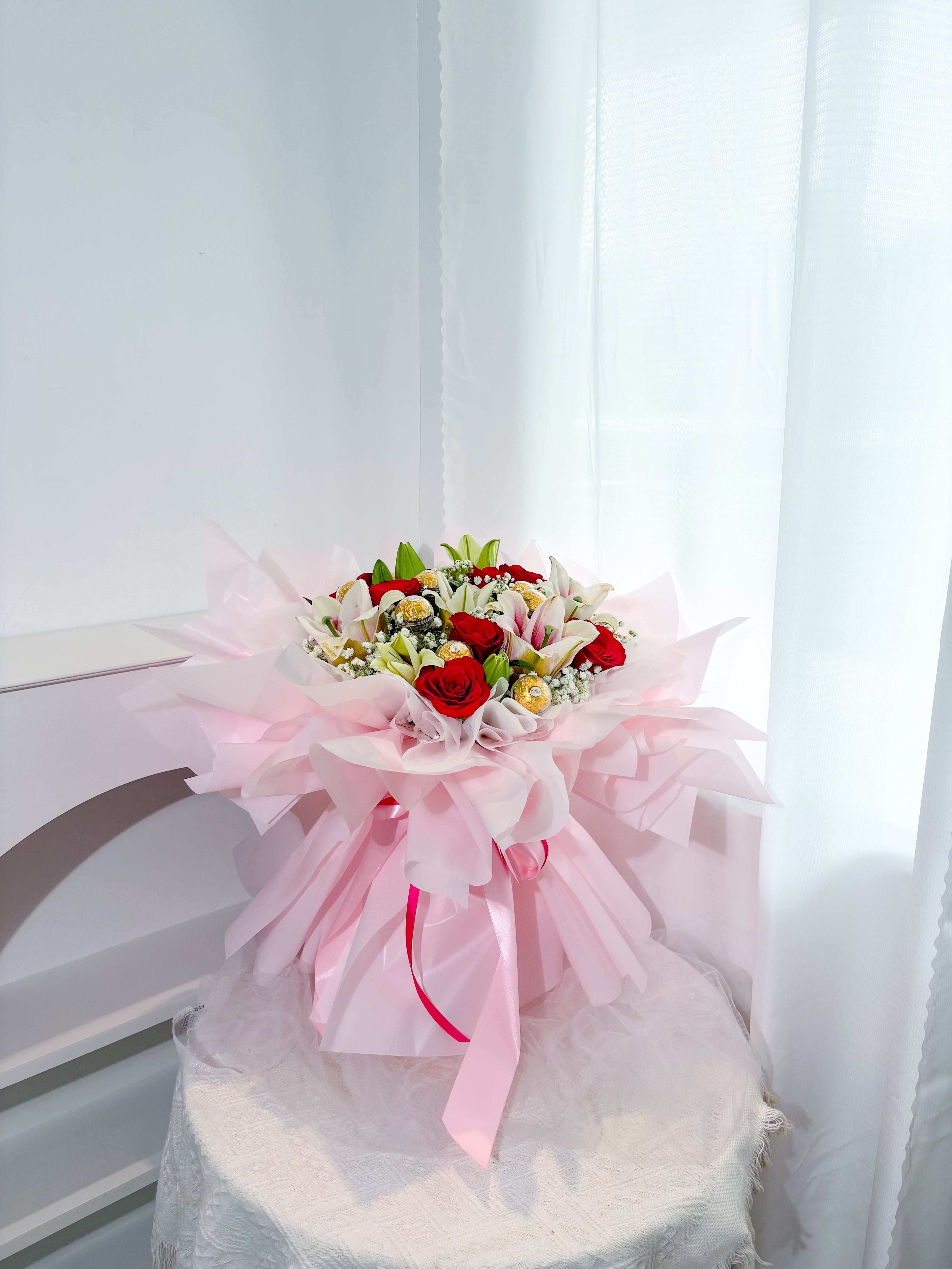 Premium Lilies-Roses Round Bouquet