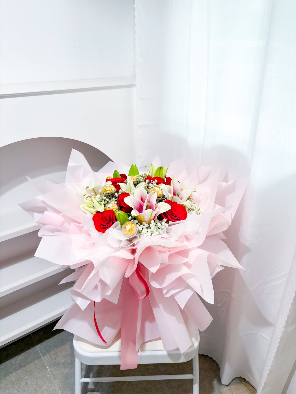 Premium Lilies-Roses Round Bouquet