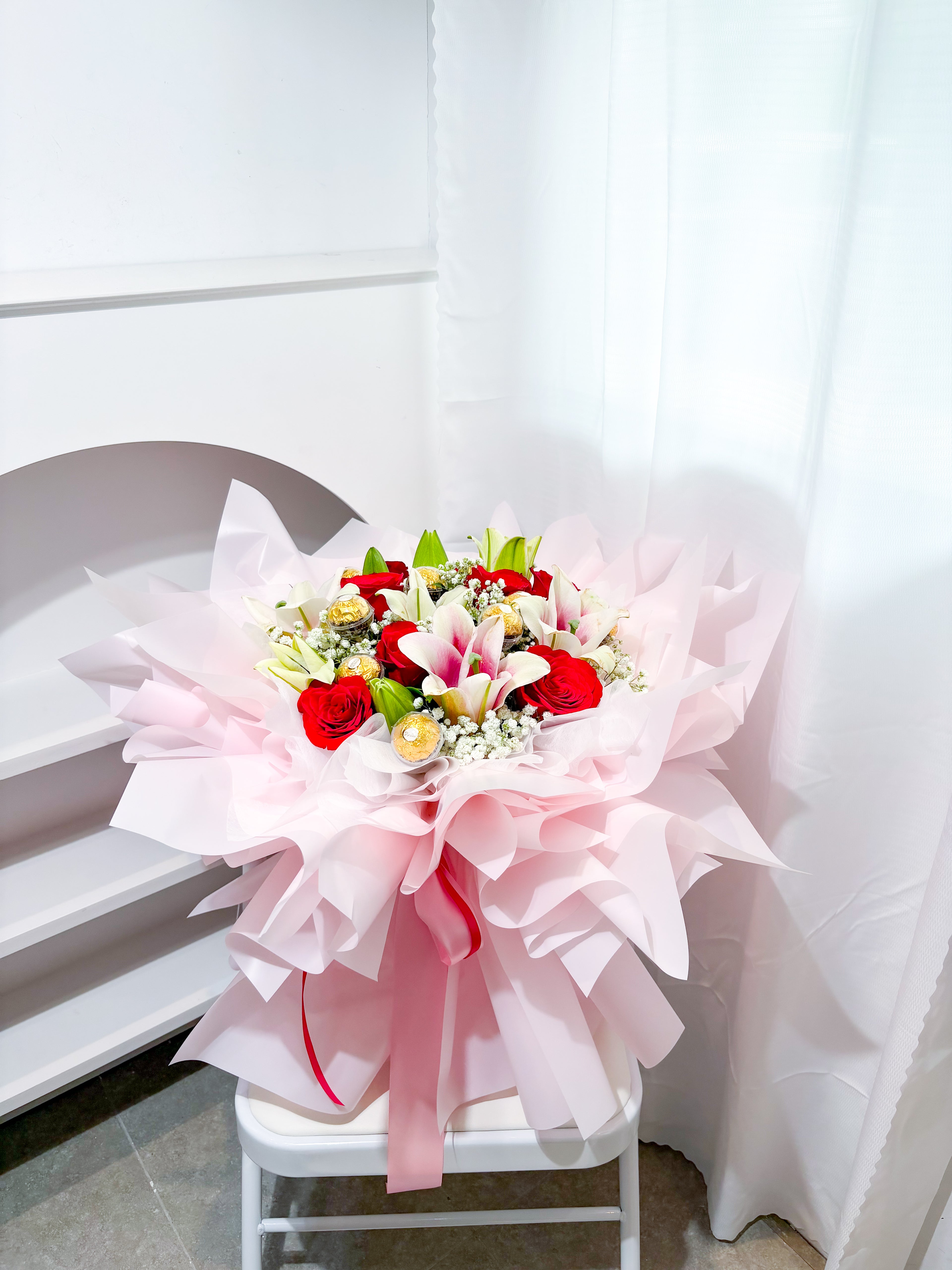 Premium Lilies-Roses Round Bouquet