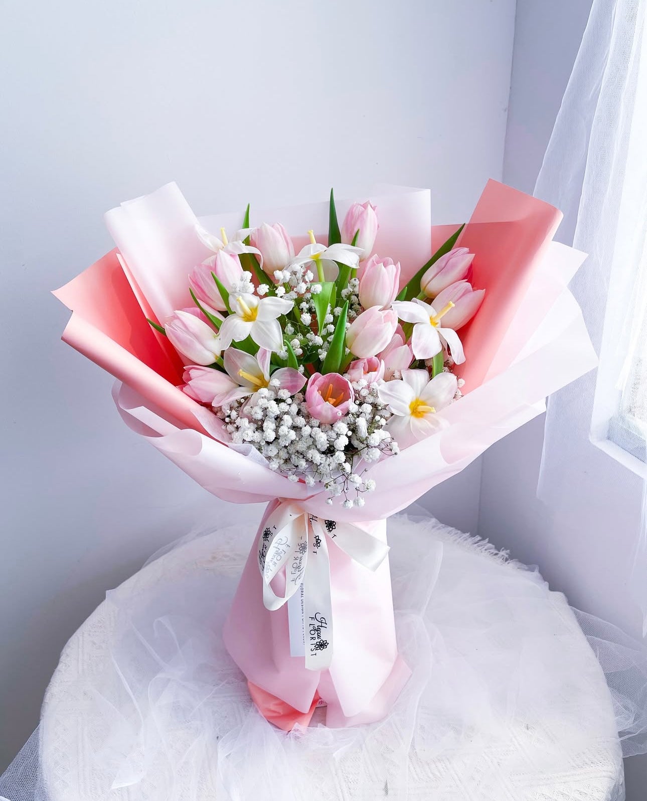 Premium Fresh Tulip Bouquet Blush Set
