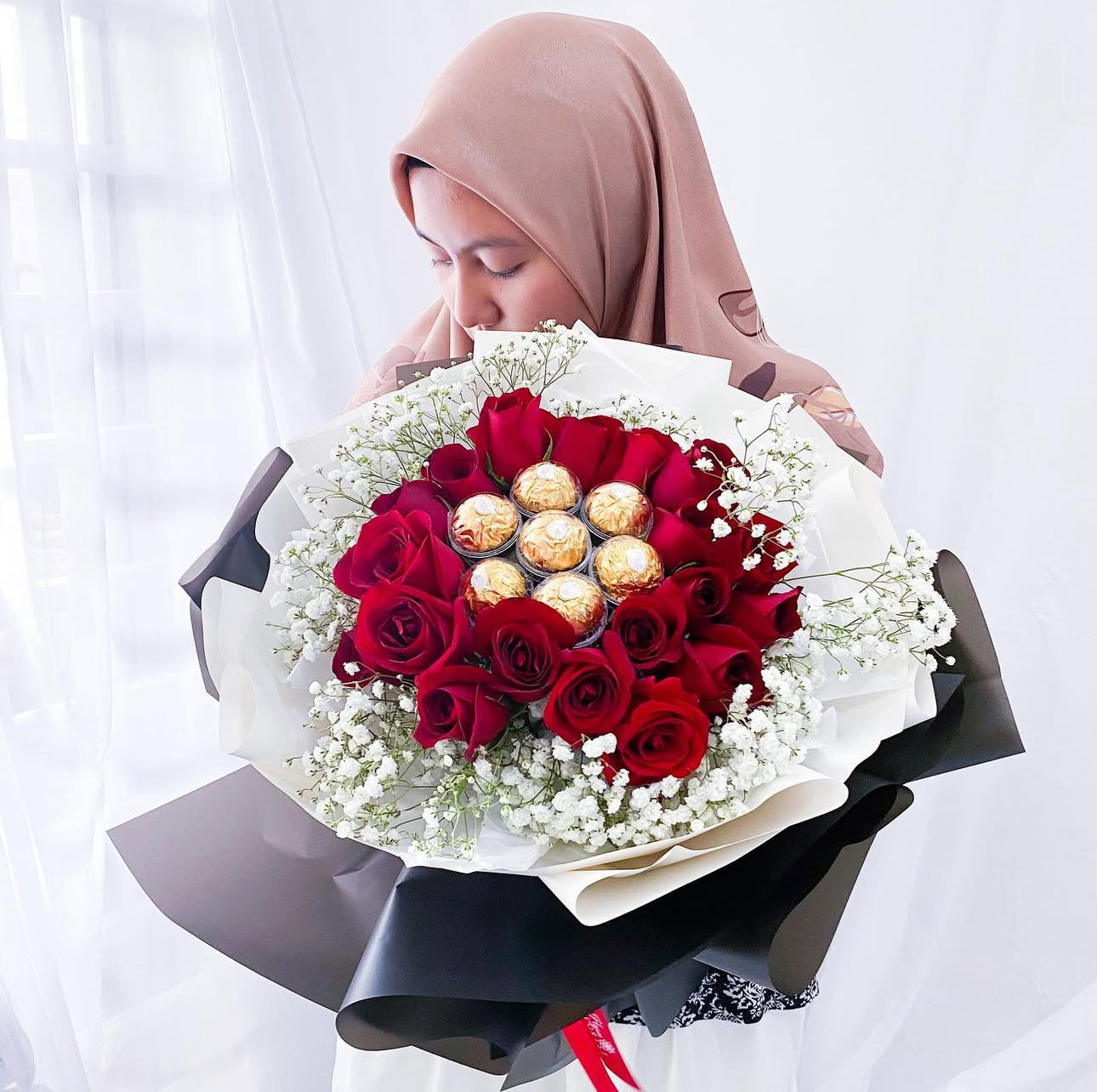 Roses-Ferrero Round Bouquet