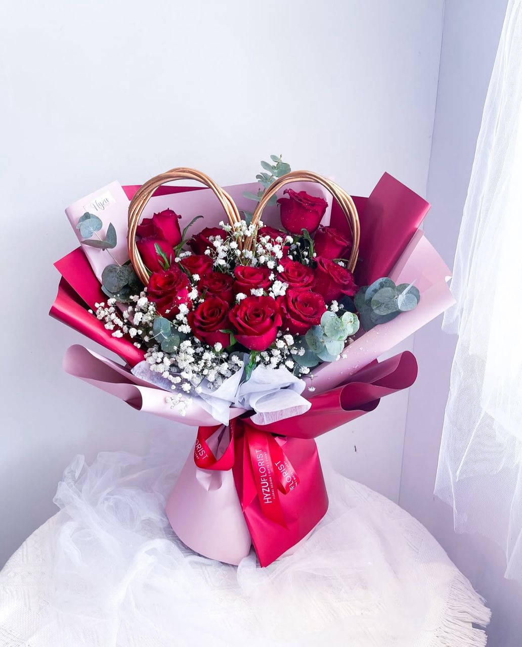 15 Fresh Roses Bouquet with Rattan Love