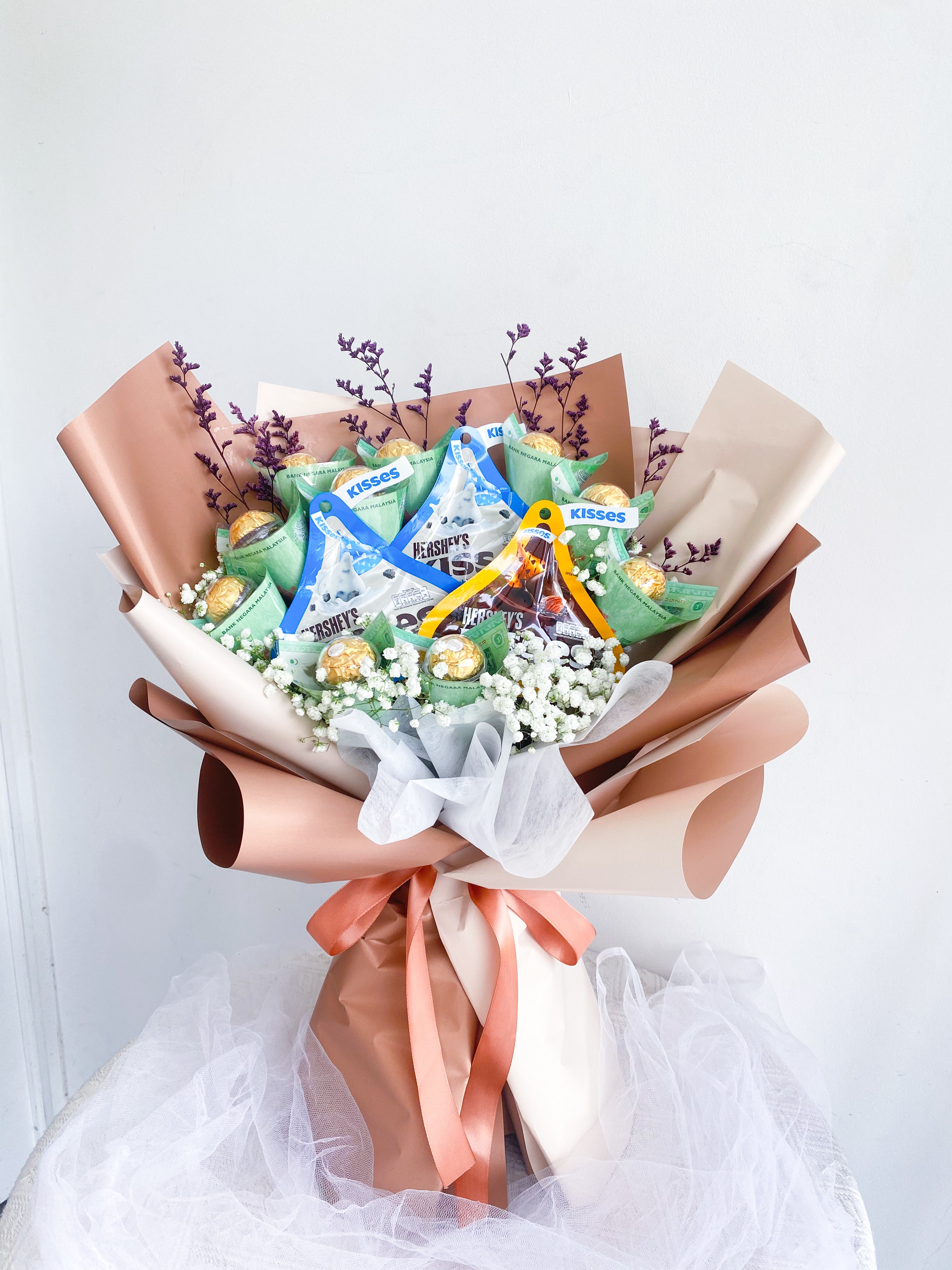 Cash Pops Money Bouquet with Kisses