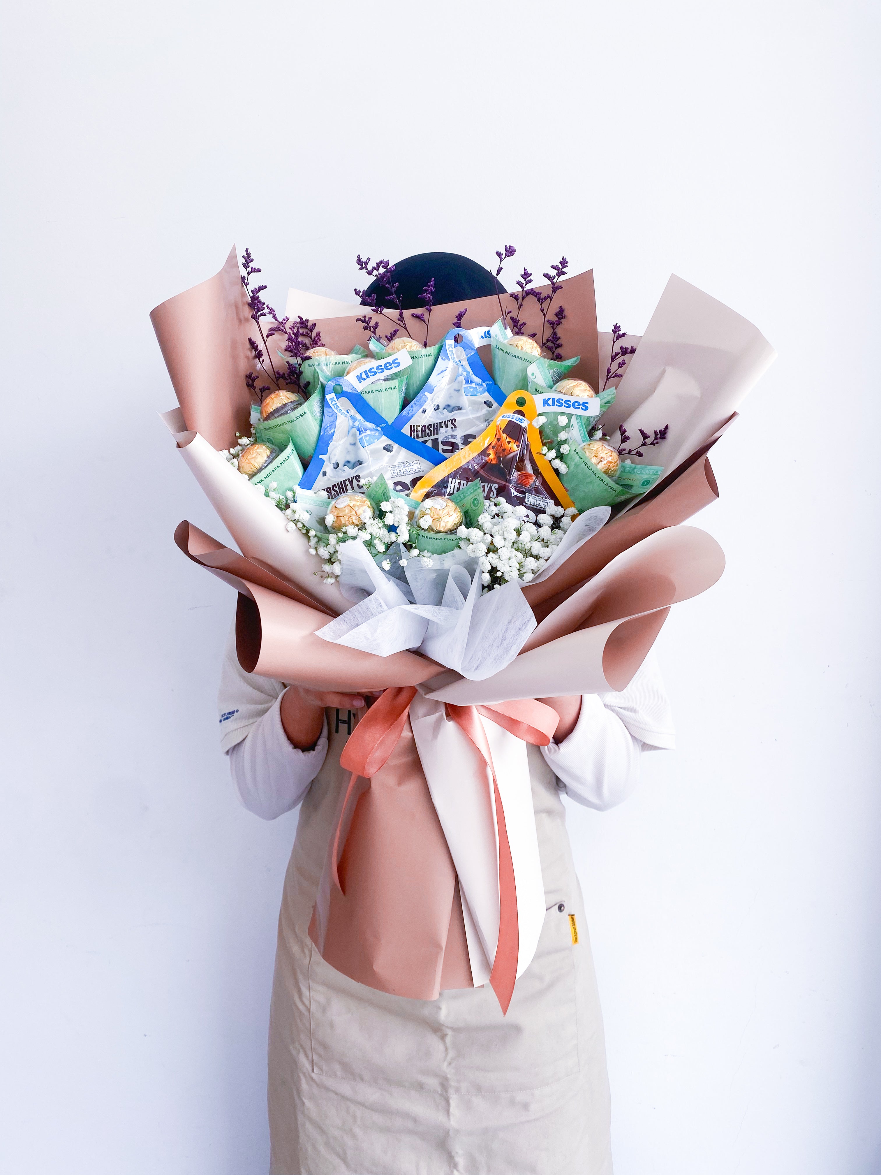 Cash Pops Money Bouquet with Kisses